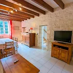 Nyaraló En Pierres Avec Poele Et Animaux Admis - Fr-1-653-79 *