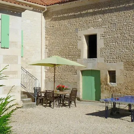 En Pierres Avec Poele Et Animaux Admis Country house