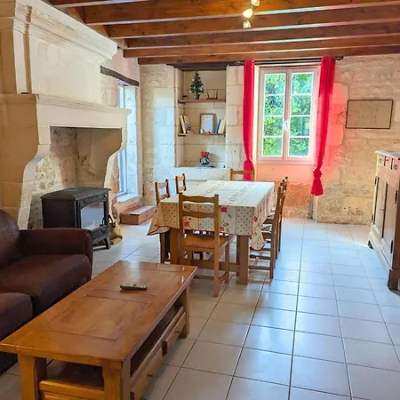 En Pierres Avec Poele Et Animaux Admis Country house Asnieres-sur-Nouere