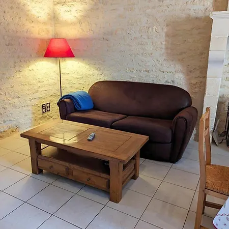 Country house En Pierres Avec Poele Et Animaux Admis *