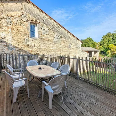 Country house En Pierres Avec Poele Et Animaux Admis