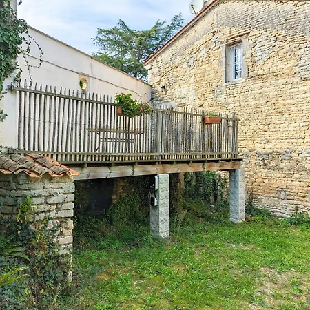 En Pierres Avec Poele Et Animaux Admis - Fr-1-653-79 * Asnières-sur-Nouère