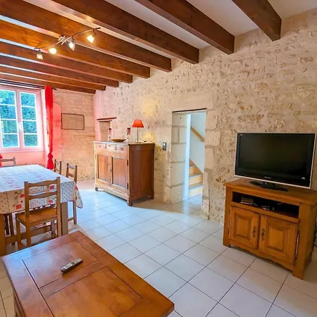 Country house En Pierres Avec Poele Et Animaux Admis *