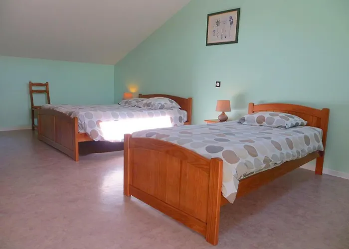 Semesterbostad En Pierres Avec Poele Et Animaux Admis - Fr-1-653-79 *