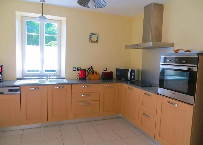 En Pierres Avec Poele Et Animaux Admis - Fr-1-653-79 Semesterbostad *