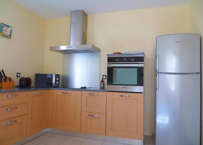 En Pierres Avec Poele Et Animaux Admis - Fr-1-653-79 Semesterbostad