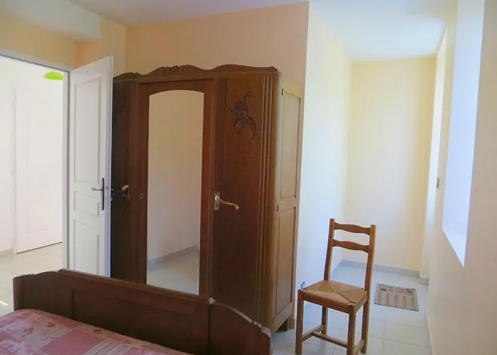 En Pierres Avec Poele Et Animaux Admis - Fr-1-653-79 *