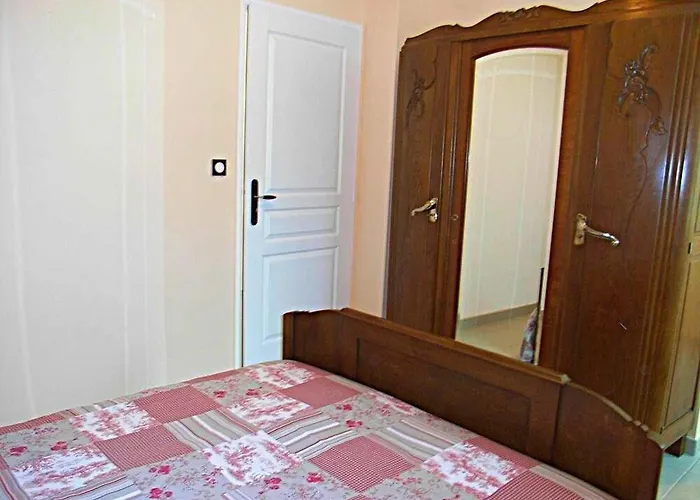 En Pierres Avec Poele Et Animaux Admis - Fr-1-653-79 * Asnières-sur-Nouère