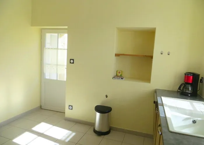 En Pierres Avec Poele Et Animaux Admis - Fr-1-653-79