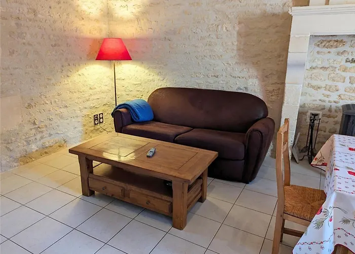 Semesterbostad En Pierres Avec Poele Et Animaux Admis - Fr-1-653-79 *