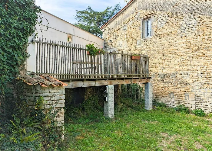 En Pierres Avec Poele Et Animaux Admis - Fr-1-653-79 * Asnières-sur-Nouère